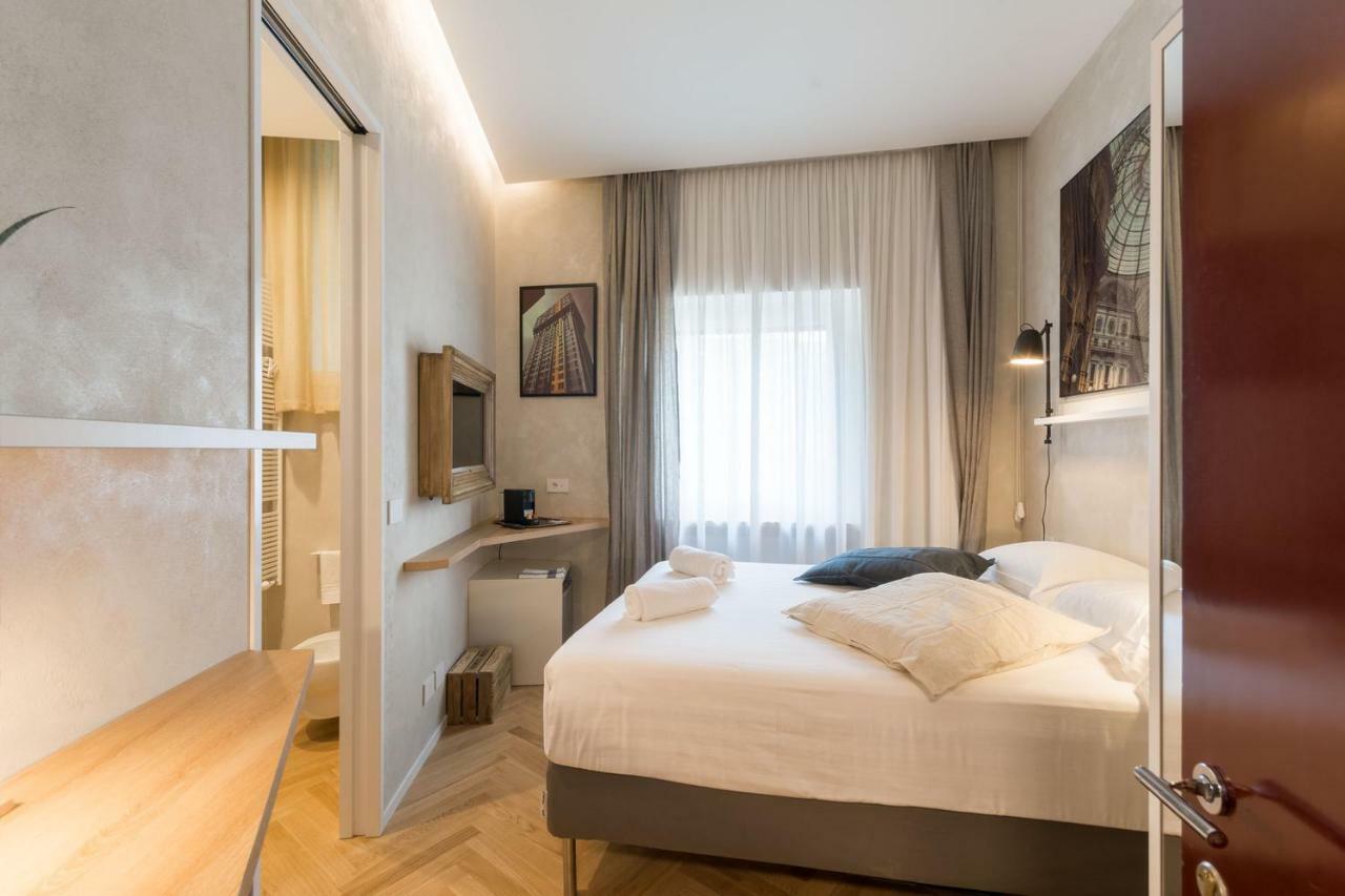 Duomo Deluxe Room Milan Bagian luar foto