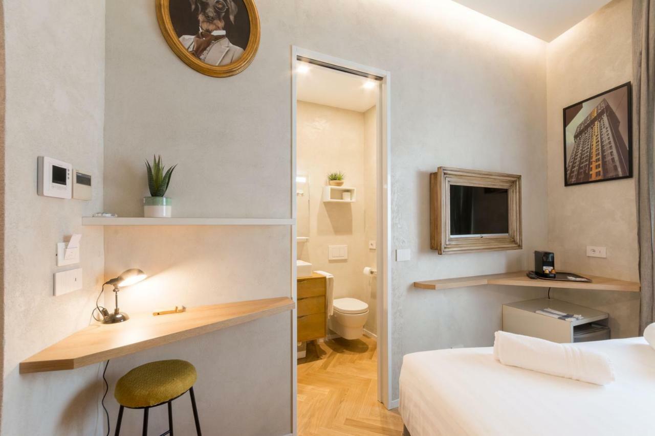 Duomo Deluxe Room Milan Bagian luar foto