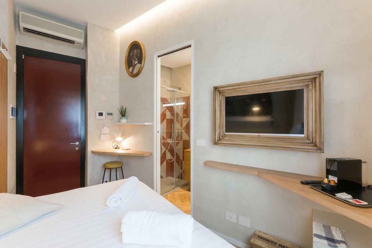 Duomo Deluxe Room Milan Bagian luar foto